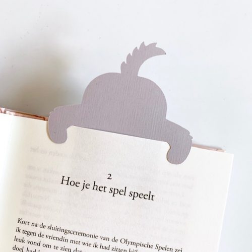 Hoe grappig is deze unieke boekenlegger - gesneden van gerecycled papier