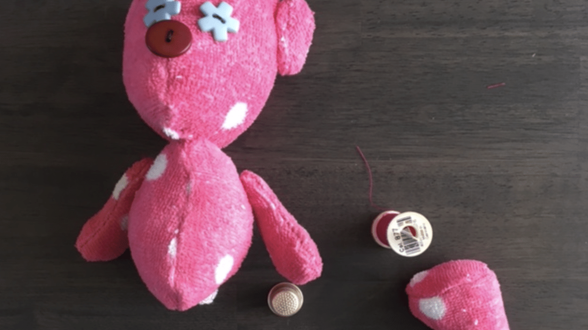 maak zelf een teddybeer door een stof te hergebruiken met het patroon van Houtmoed