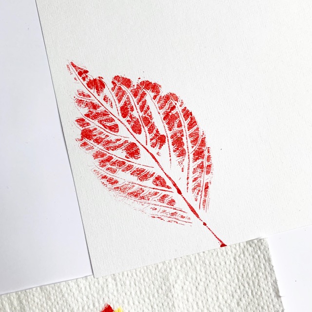 afdruk rood herfstblad ansichtkaart gemaakt