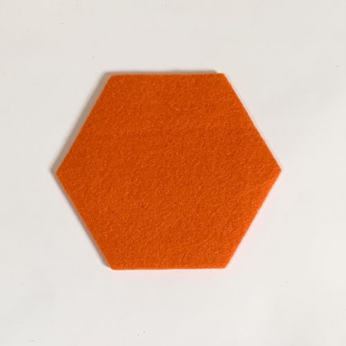 oranje onderzetter hexagon handgemaakt door houtmoed