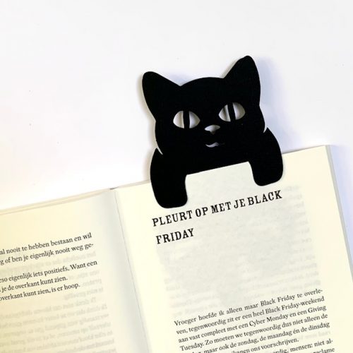 katje hangt in boek boekenlegger